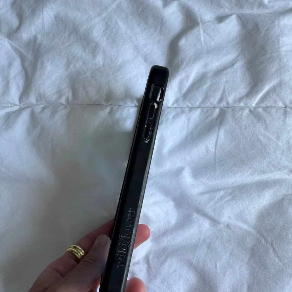 Wallflower Case Estimated for iPhone X/XS – Lightweight Protective Cover offer